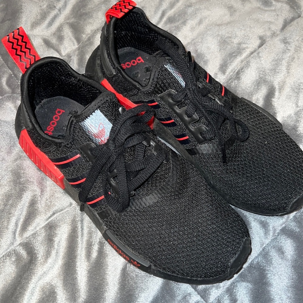 NMD R1 Core black red